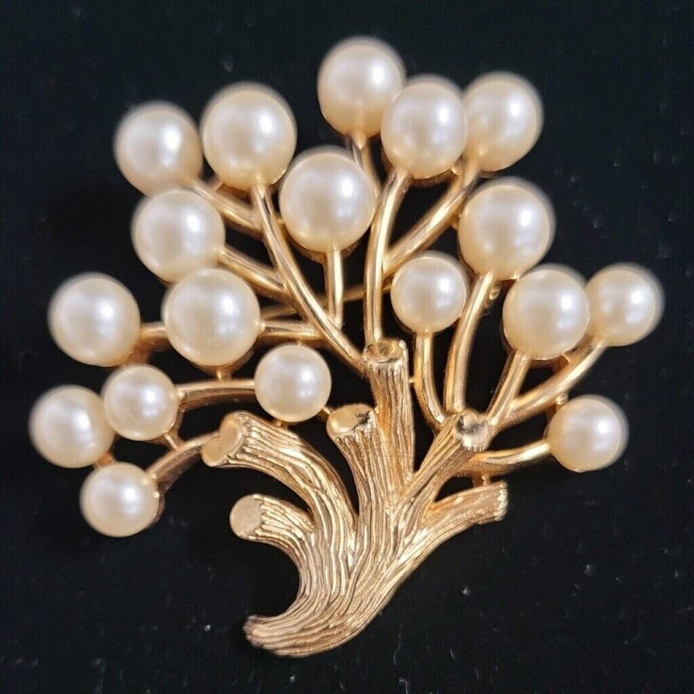 Vintage Crown Trifari Signed Gold Tone Tree of Pearls Brooch Pin 2"